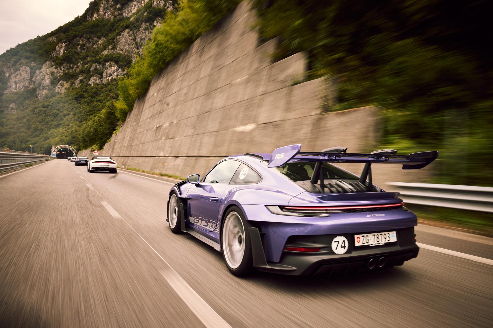 GT3 RS Kolonne auf der Landstrasse