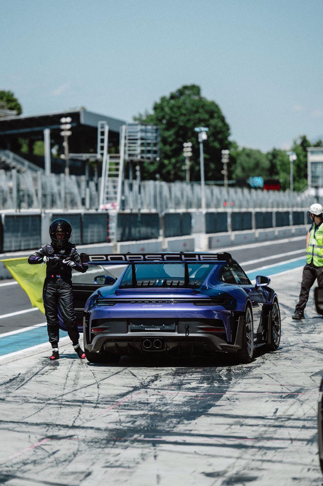 GT3 RS vor der Boxengasse in Monza